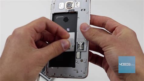 Samsung Galaxy J7 2016 How to insert SIM card / memory.